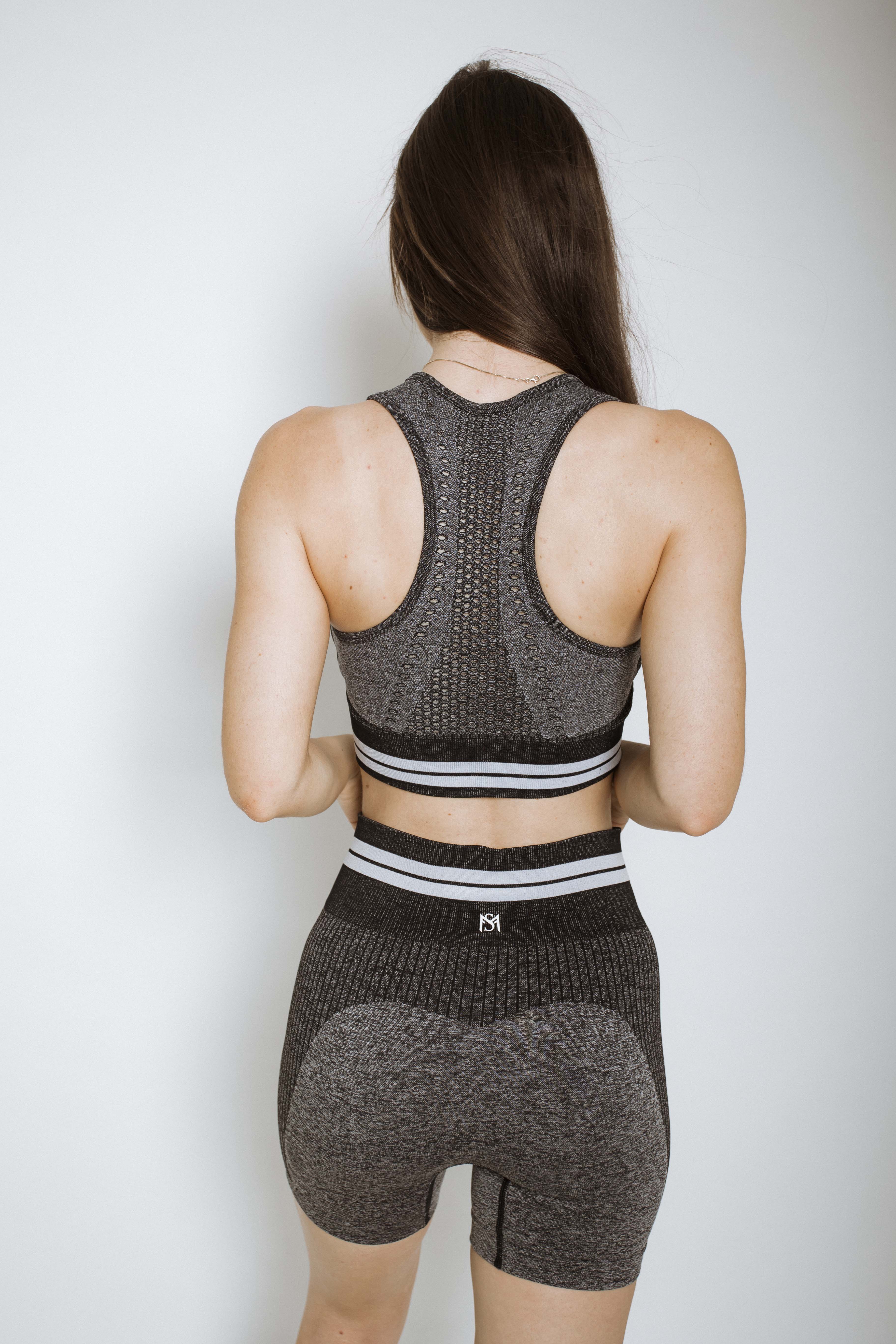 Bright lines dark grey shorts Sportmonkey